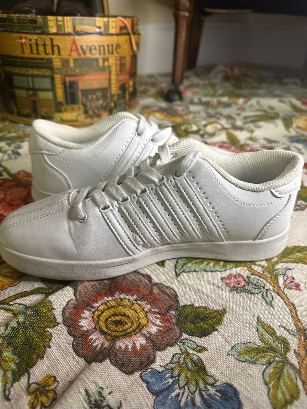 K-Swiss Women's White Low-Top Lace-Up Sneakers